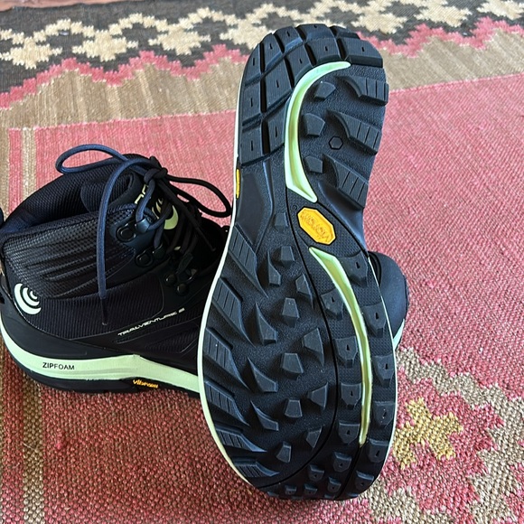 Topo Athletic Trailventure 2 Hiking Boots - Picture 2 of 3
